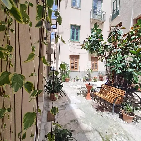 Ai Due Cortili Apartment *