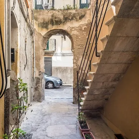 Ai Due Cortili Apartment *